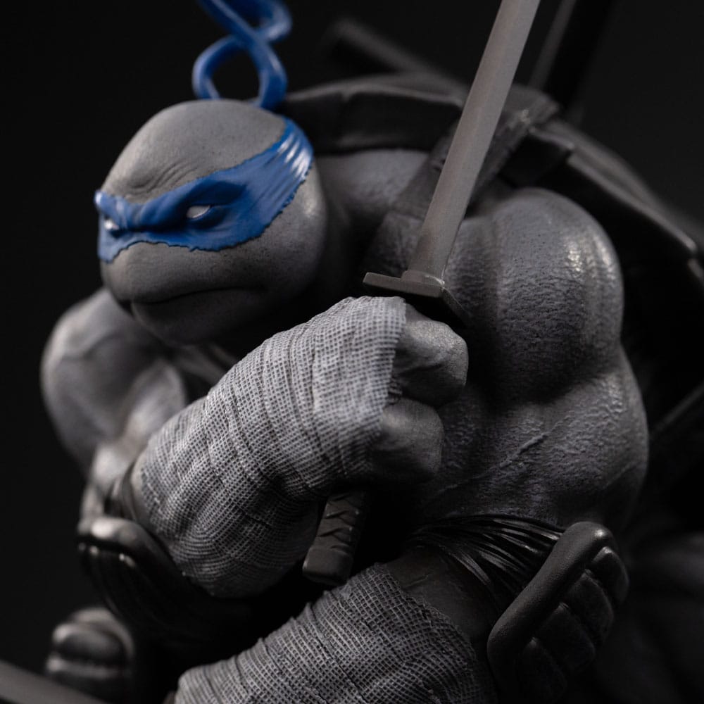 Teenage Mutant Ninja Turtles Art Scale Statue 1/10 Leonardo Black and White Variant 26 cm heo exclusive - Image 7