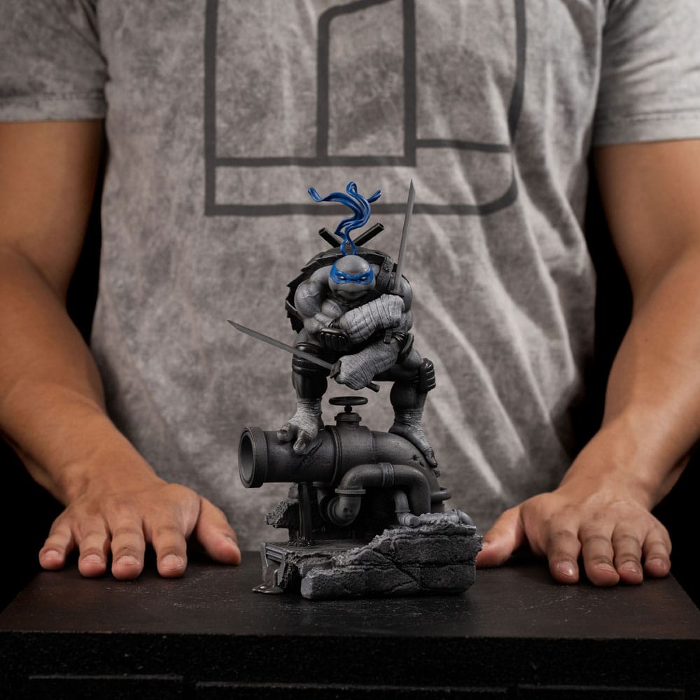 Teenage Mutant Ninja Turtles Art Scale Statue 1/10 Leonardo Black and White Variant 26 cm heo exclusive - Image 10