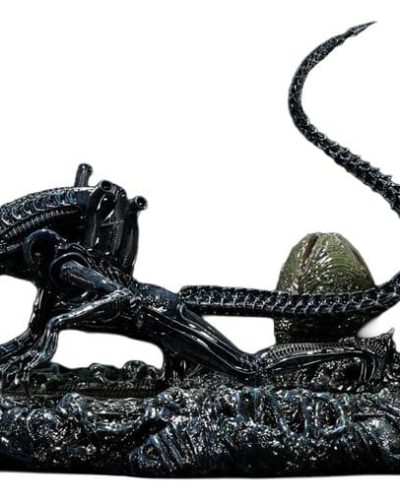 Aliens (Movie) Ultimate Diorama Masterline Statue Warrior Xenomorph for Queen Alien 23 cm